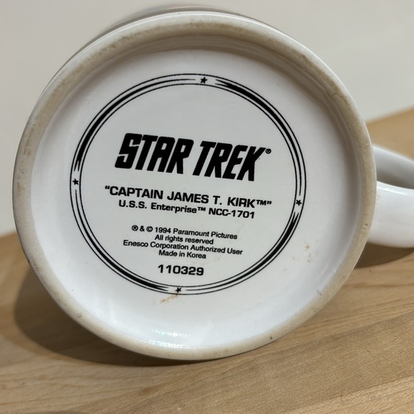 Star Trek captain James T Kirk and crew mug 1994 - Picture 5 of 5